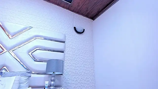 Snapshot of LottieBenz chatting on 02.11.25 LottieBenz online show from 02.11.25