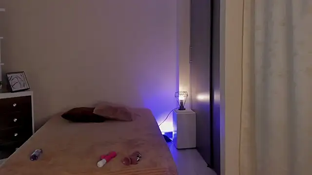 Snapshot of leahaltomm chatting on 03.15.25 leahaltomm online show from 03.15.25