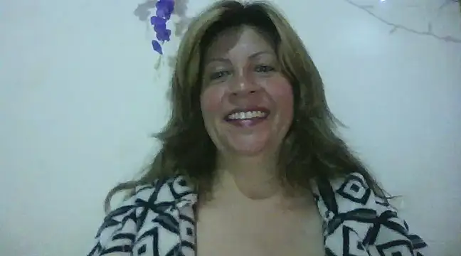 Snapshot of xxsexycutexxx chatting on 02.14.25 xxsexycutexxx online show from 02.14.25