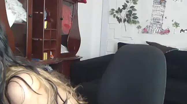 Snapshot of AngelaTurizo chatting on 02.20.25 AngelaTurizo online show from 02.20.25