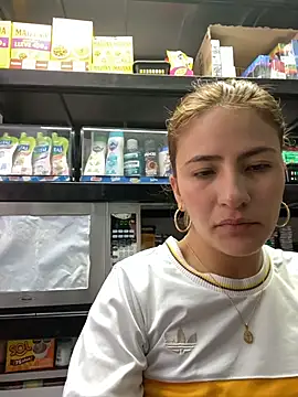 Andrea18 blonde online show from 06.17.26