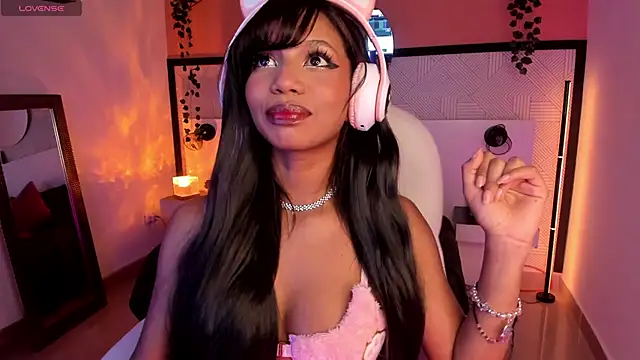 Snapshot of Gigi_Strawberry chatting on 06.13.26 Gigi Strawberry online show from 06.13.26