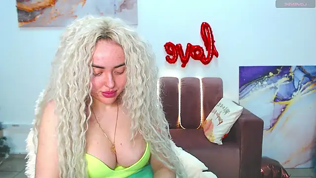 Snapshot of MissisCaty chatting on 02.28.25 MissisCaty online show from 02.28.25