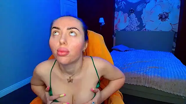 Snapshot of MissisCaty chatting on 07.19.26 MissisCaty online show from 07.19.26