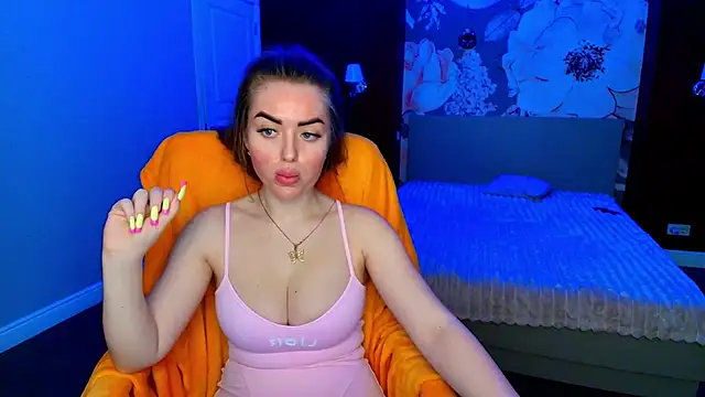 Snapshot of MissisCaty chatting on 07.22.26 MissisCaty online show from 07.22.26