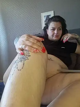 CannabisQueenn online show from 06.19.26