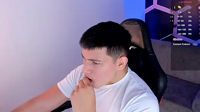 JamesCr  online show from 02.22.26