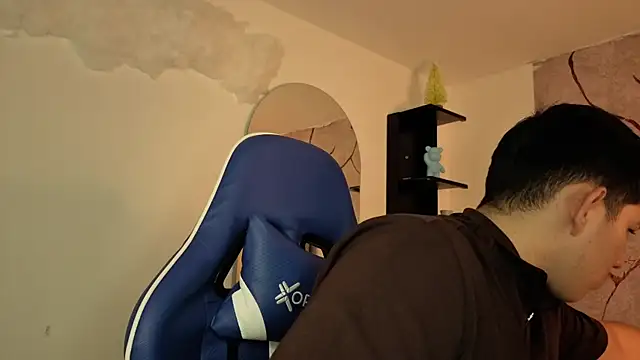 Snapshot of JamesCr_ chatting on 05.15.26 JamesCr online show from 05.15.26