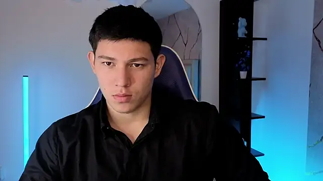 Snapshot of JamesCr_ chatting on 05.26.26 JamesCr online show from 05.26.26