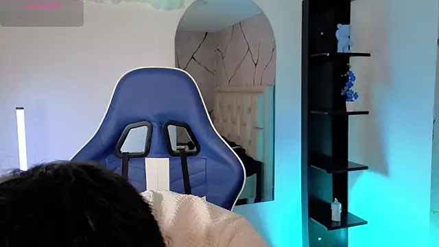 Snapshot of JamesCr_ chatting on 06.03.26 JamesCr online show from 06.03.26