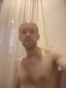 LynnAhNight online show from 09.13.25