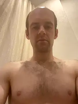 LynnAhNight online show from 10.08.25