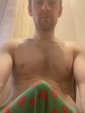 LynnAhNight online show from 10.19.25