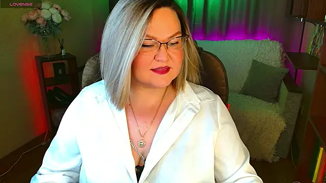 Snapshot of Vivien__wet chatting on 11.22.25 Vivien wet online show from 11.22.25