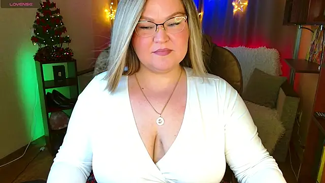 Snapshot of Vivien__wet chatting on 12.17.25 Vivien wet online show from 12.17.25