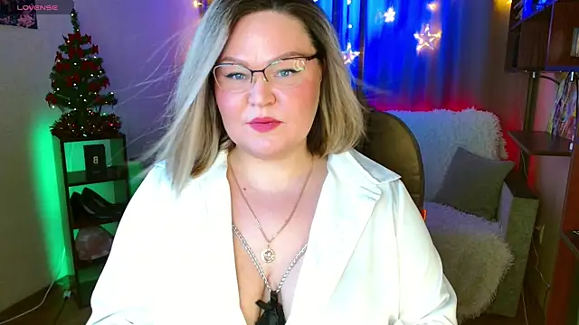 Snapshot of Vivien__wet chatting on 12.20.25 Vivien wet online show from 12.20.25