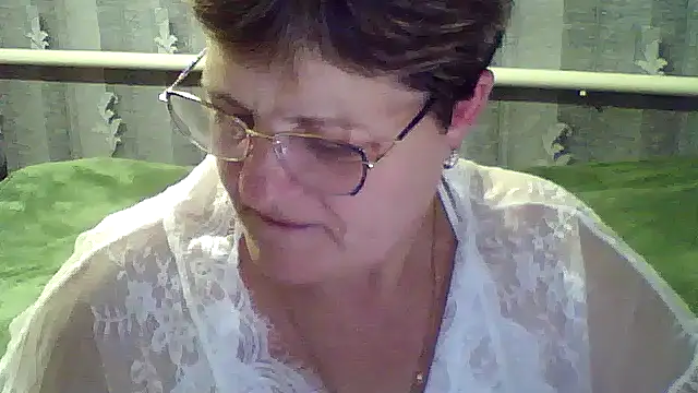 Snapshot of ElzaJewel chatting on 10.18.25 ElzaJewel online show from 10.18.25