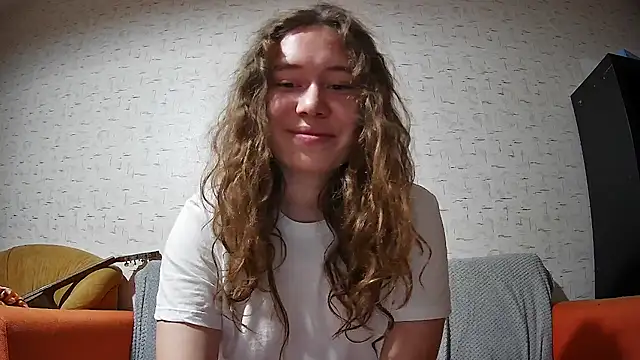 Snapshot of girliemilk chatting on 09.16.25 girliemilk online show from 09.16.25