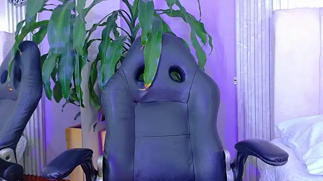 triana crimson online show from 03.10.26