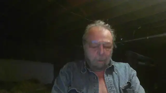 Snapshot of mercuryice chatting on 04.14.26 mercuryice online show from 04.14.26