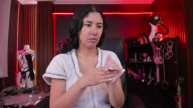 XiaQueen online show from 10.21.25