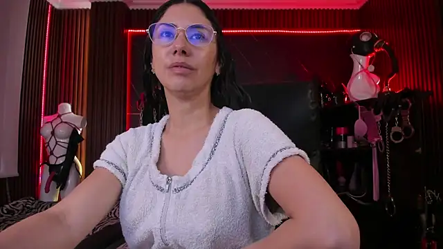 XiaQueen online show from 10.30.25