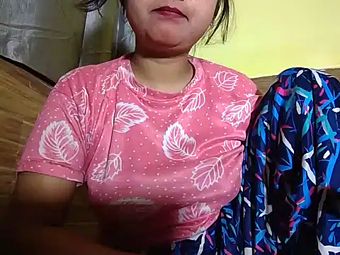 Snapshot of Queen_Couple chatting on 02.27.25 Queen Couple online show from 02.27.25