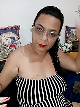 Snapshot of thefuckingowneroftits chatting on 11.20.25 thefuckingowneroftits online show from 11.20.25