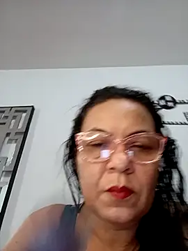 Snapshot of thefuckingowneroftits chatting on 11.27.25 thefuckingowneroftits online show from 11.27.25