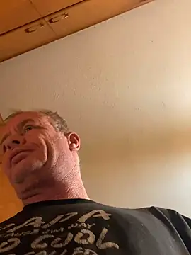 Snapshot of hintly chatting on 01.16.26 hintly online show from 01.16.26