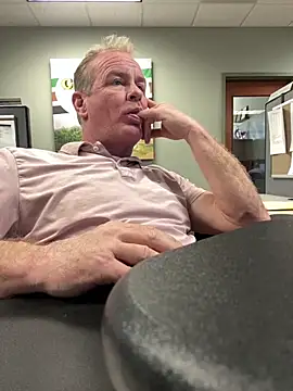 Snapshot of hintly chatting on 02.06.26 hintly online show from 02.06.26