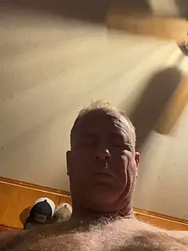 Snapshot of hintly chatting on 02.17.26 hintly online show from 02.17.26