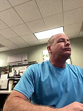 Snapshot of hintly chatting on 02.27.26 hintly online show from 02.27.26