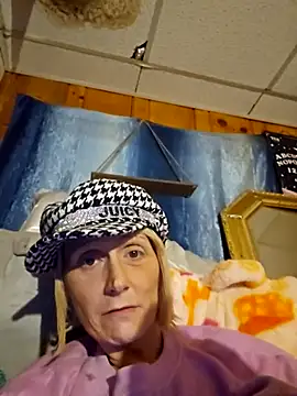 Snapshot of beautifulme23 chatting on 02.17.25 beautifulme23 online show from 02.17.25