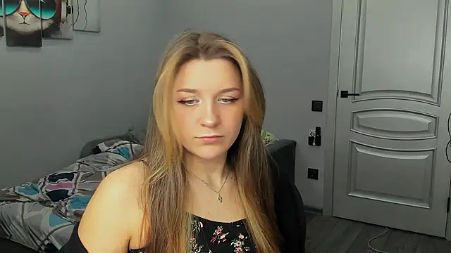 Snapshot of MollyMi0 chatting on 02.06.25 MollyMi0 online show from 02.06.25