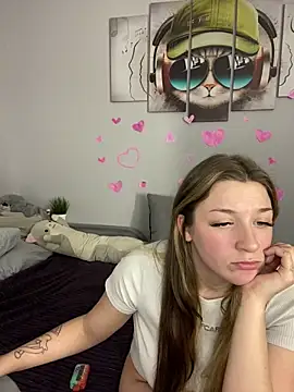 Snapshot of MollyMi0 chatting on 02.19.25 MollyMi0 online show from 02.19.25