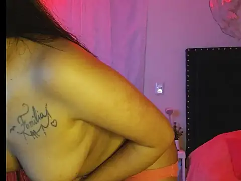 SallyWhitee online show from 03.17.25