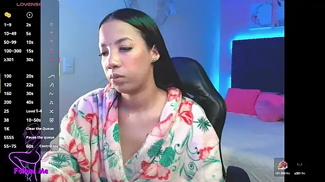 SallyWhitee online show from 10.04.25