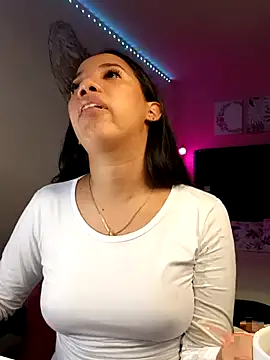 SallyWhitee online show from 04.17.26