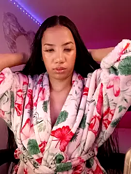 SallyWhitee online show from 07.25.26