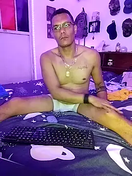 Snapshot of XhaseFoX chatting on 03.05.25 XhaseFoX online show from 03.05.25