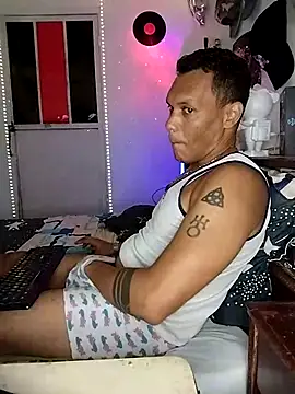 Snapshot of XhaseFoX chatting on 03.08.25 XhaseFoX online show from 03.08.25