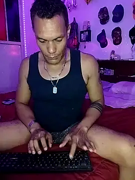 Snapshot of XhaseFoX chatting on 03.10.25 XhaseFoX online show from 03.10.25