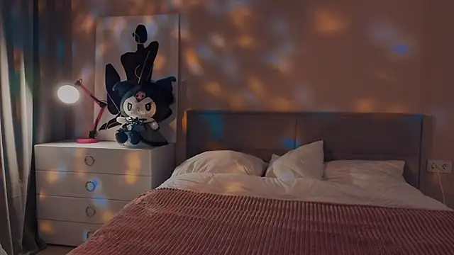 Mia Luw online show from 09.08.25