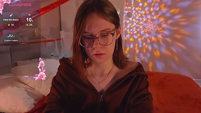 Mia Luw online show from 11.01.25