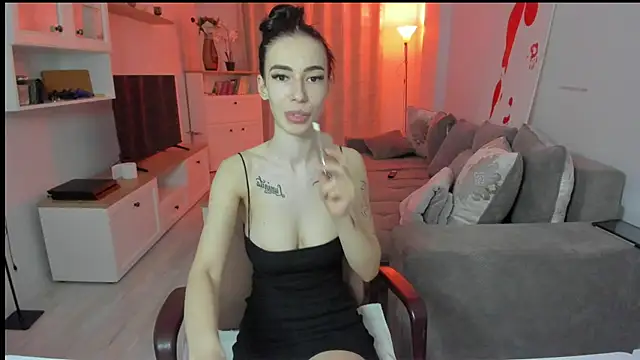 Snapshot of Celine_Roxelle chatting on 03.07.25 Celine Roxelle online show from 03.07.25