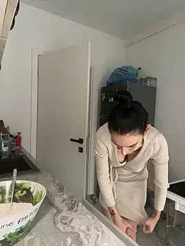 Snapshot of Celine_Roxelle chatting on 09.19.25 Celine Roxelle online show from 09.19.25