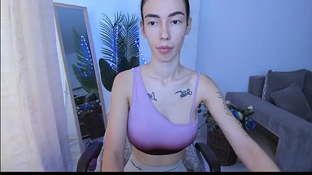 Snapshot of Celine_Roxelle chatting on 09.20.25 Celine Roxelle online show from 09.20.25