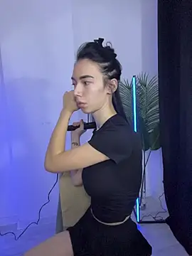 Snapshot of Celine_Roxelle chatting on 10.23.25 Celine Roxelle online show from 10.23.25