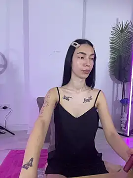 Snapshot of Celine_Roxelle chatting on 11.10.25 Celine Roxelle online show from 11.10.25